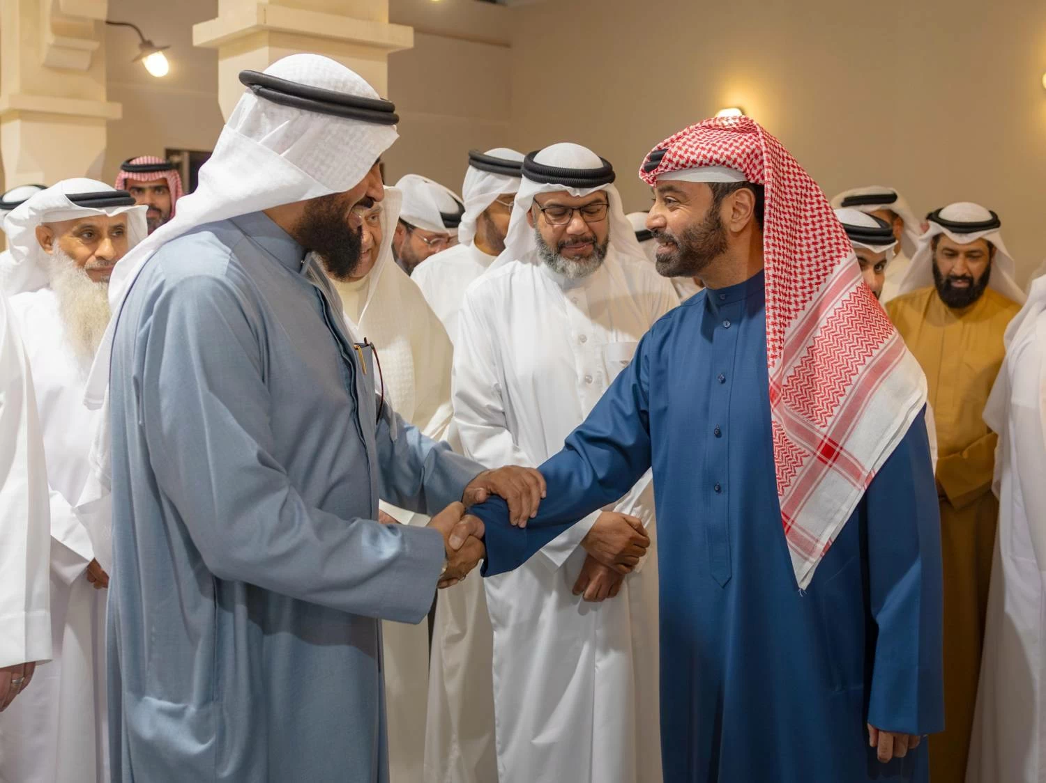 ناصر بن حمد يفتتح مسجد الشيخة نيلة بنت حمد في المحافظة الجنوبية