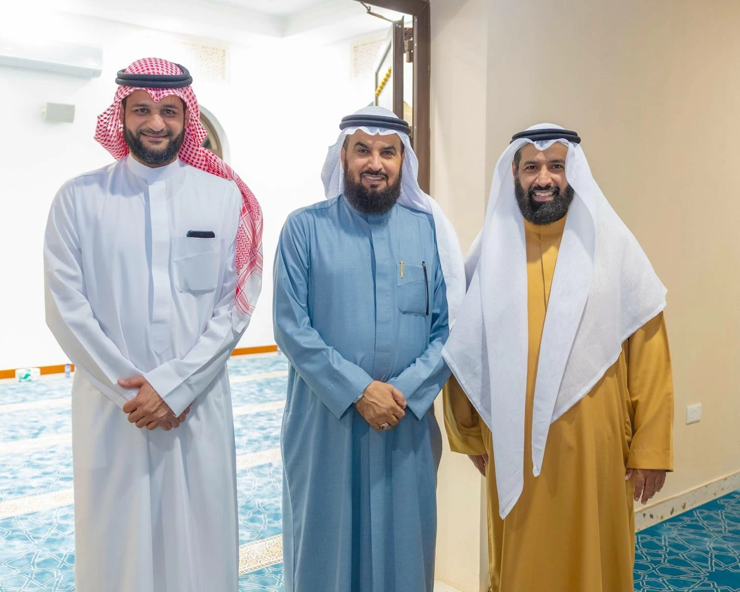 ناصر بن حمد يفتتح مسجد الشيخة نيلة بنت حمد في المحافظة الجنوبية