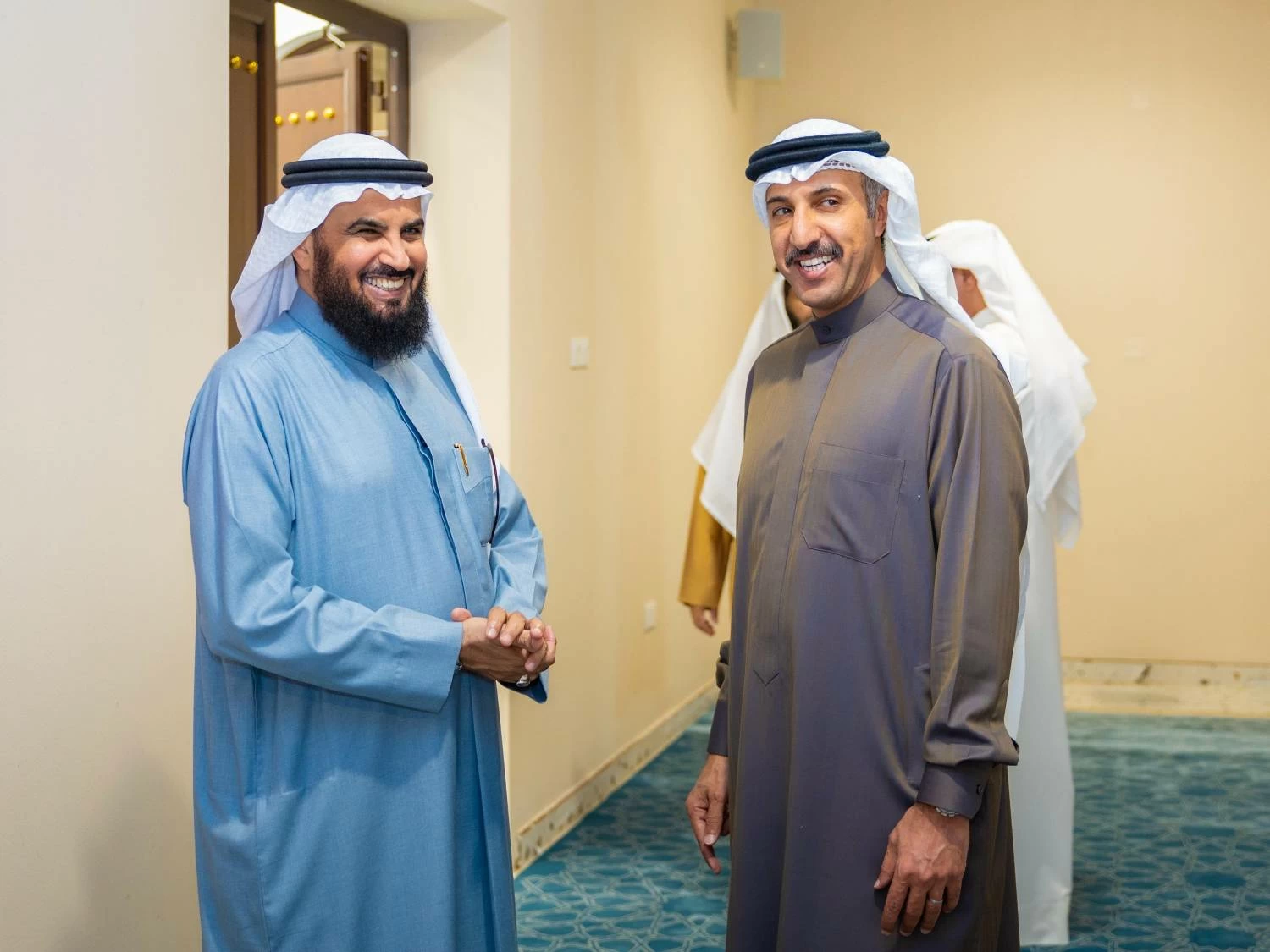 ناصر بن حمد يفتتح مسجد الشيخة نيلة بنت حمد في المحافظة الجنوبية