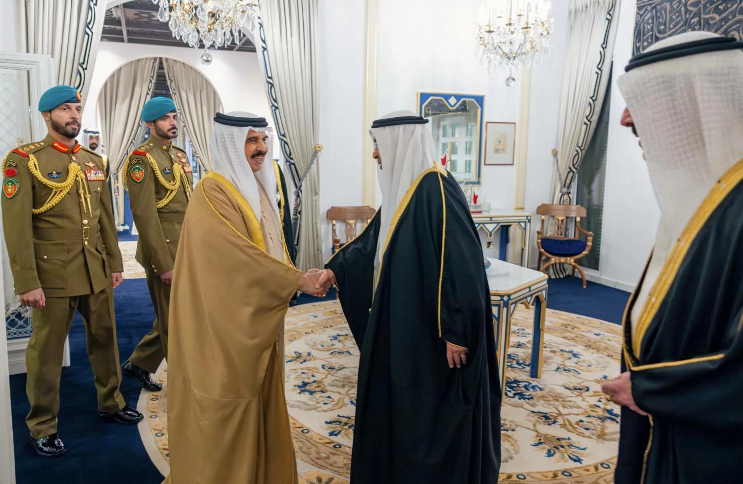 الملك يستقبل عددا من كبار أفراد العائلة المالكة بمناسبة شهر رمضان