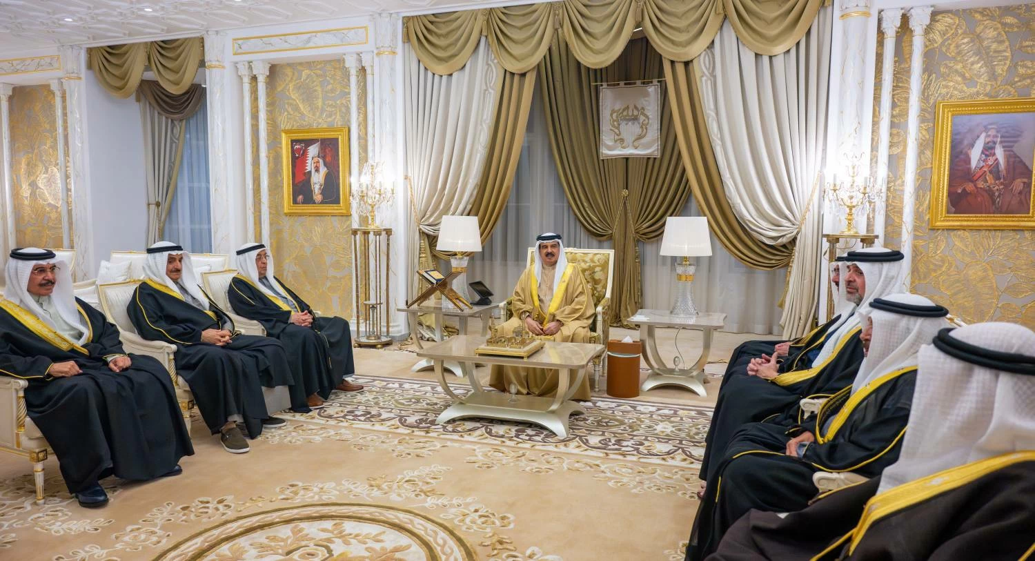 الملك يستقبل عددا من كبار أفراد العائلة المالكة بمناسبة شهر رمضان