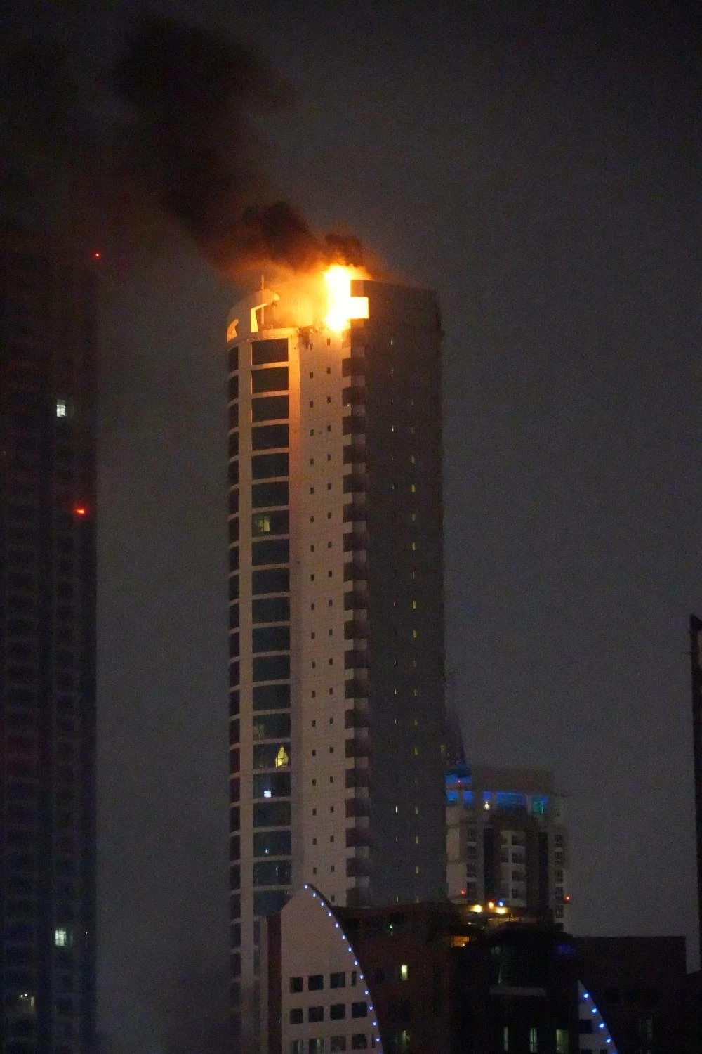 اعتداء غاشم على أحد الأبراج السكنية في ضاحية السيف