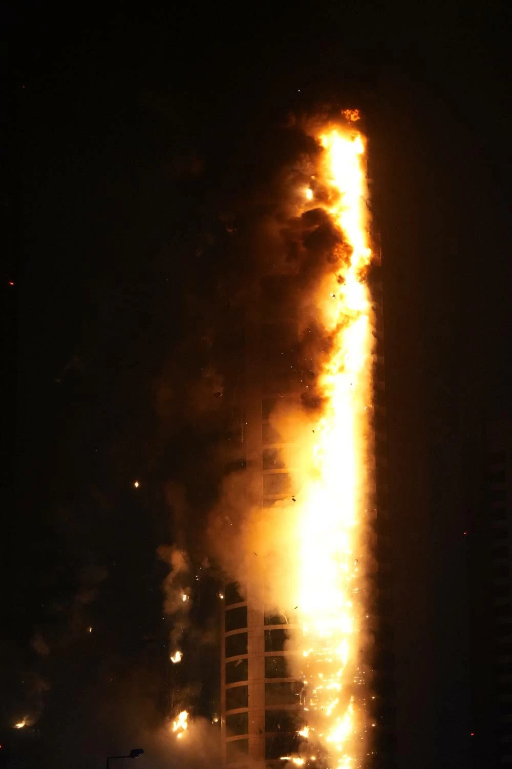 اعتداء غاشم على أحد الأبراج السكنية في ضاحية السيف