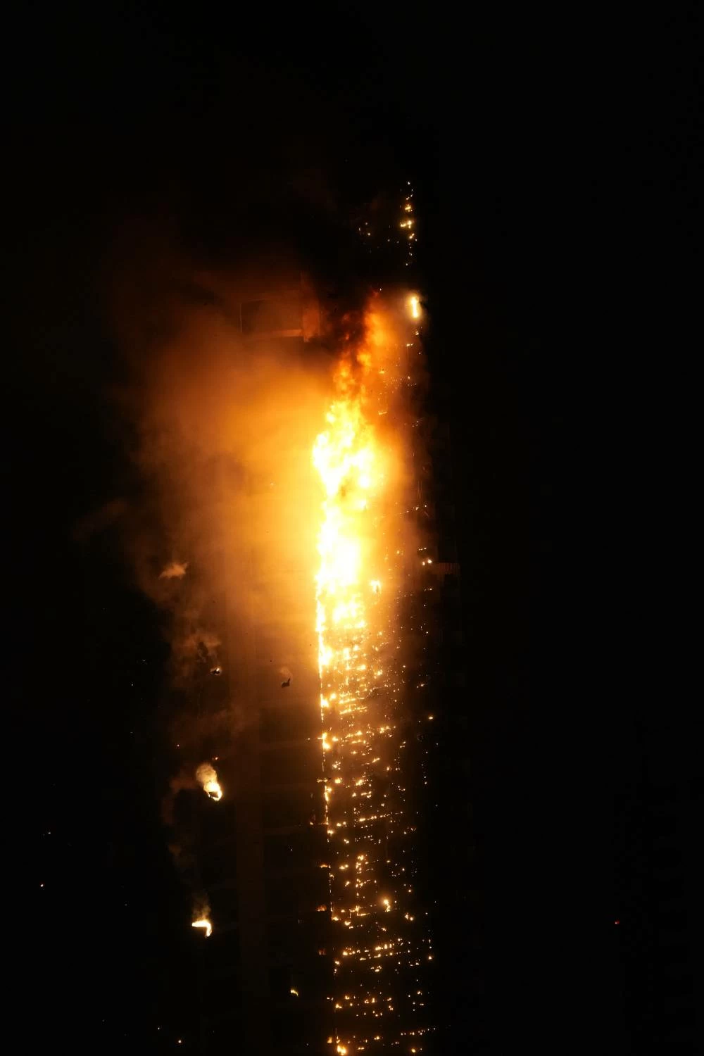 اعتداء غاشم على أحد الأبراج السكنية في ضاحية السيف