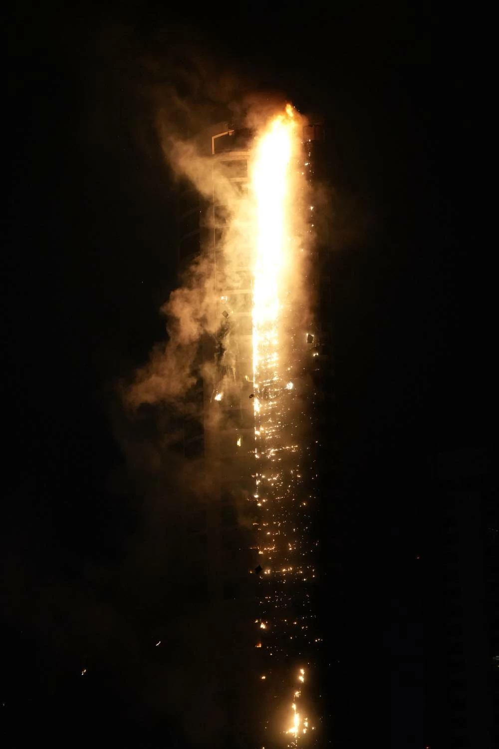 اعتداء غاشم على أحد الأبراج السكنية في ضاحية السيف