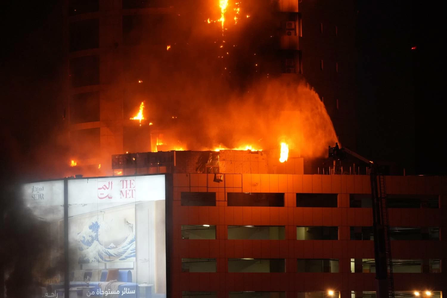 اعتداء غاشم على أحد الأبراج السكنية في ضاحية السيف