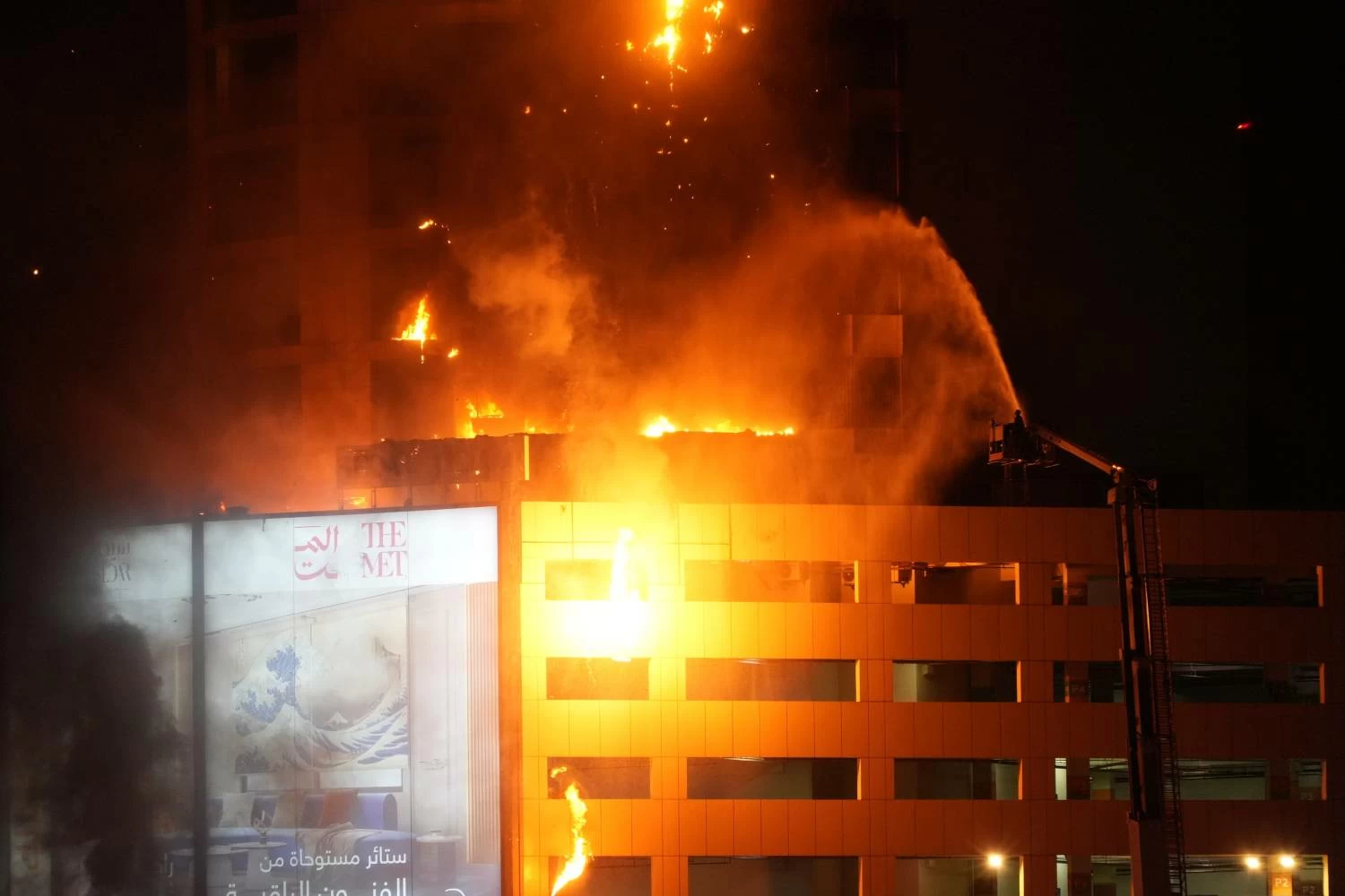 اعتداء غاشم على أحد الأبراج السكنية في ضاحية السيف