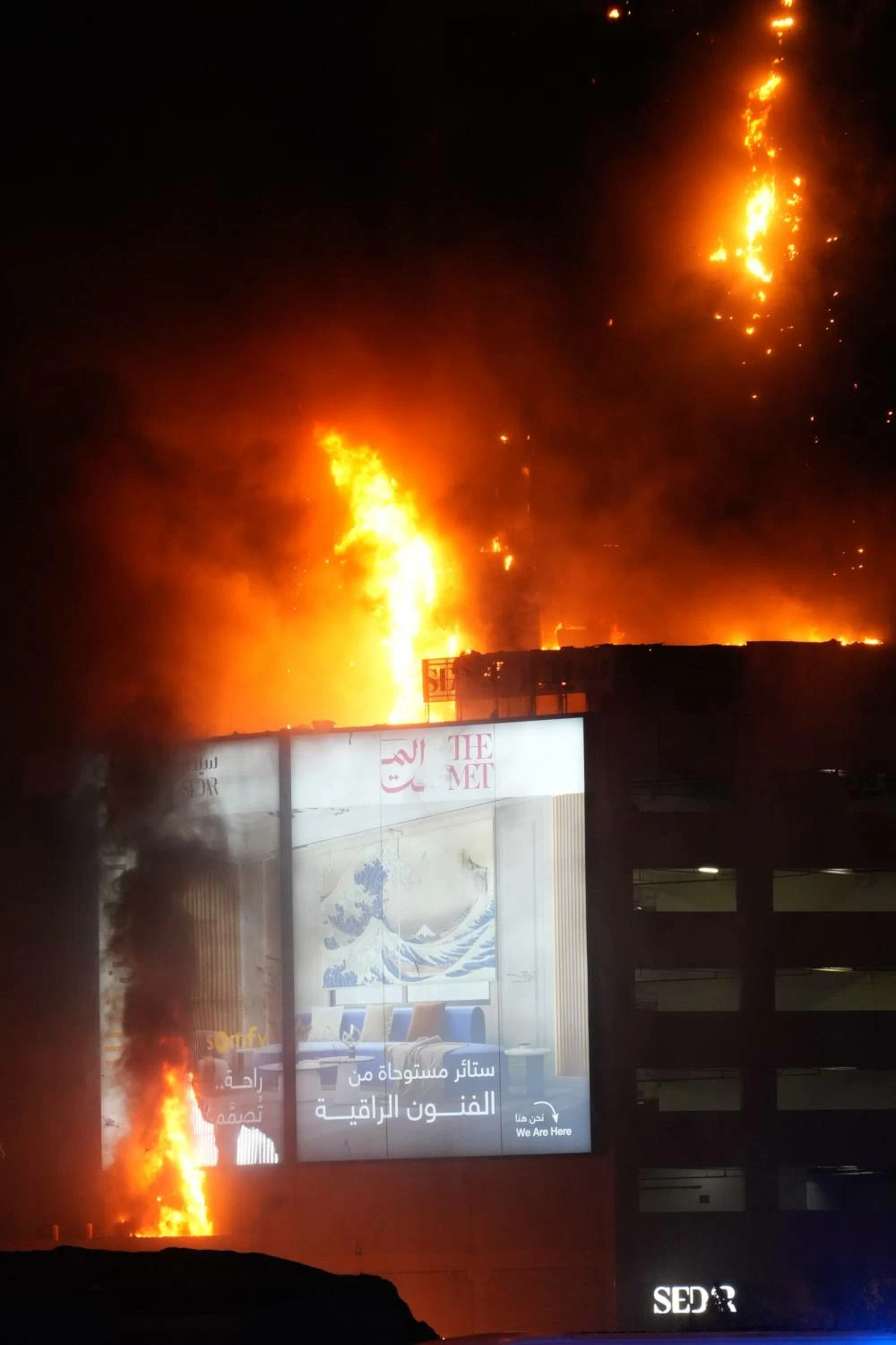 اعتداء غاشم على أحد الأبراج السكنية في ضاحية السيف