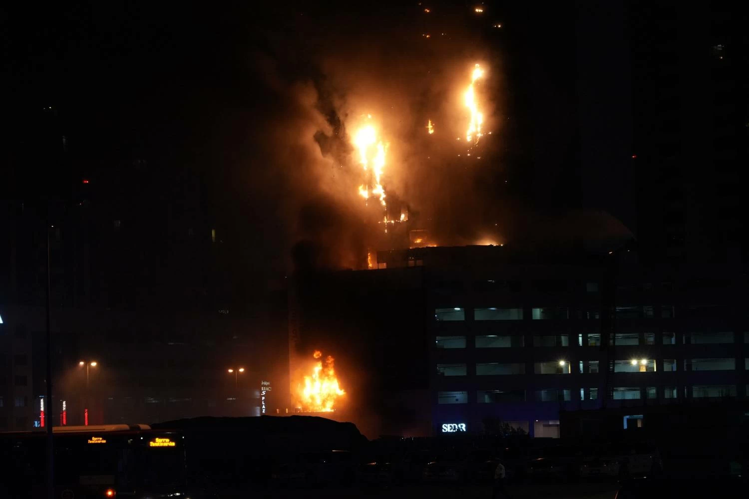 اعتداء غاشم على أحد الأبراج السكنية في ضاحية السيف