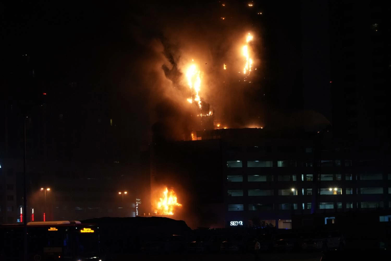 اعتداء غاشم على أحد الأبراج السكنية في ضاحية السيف