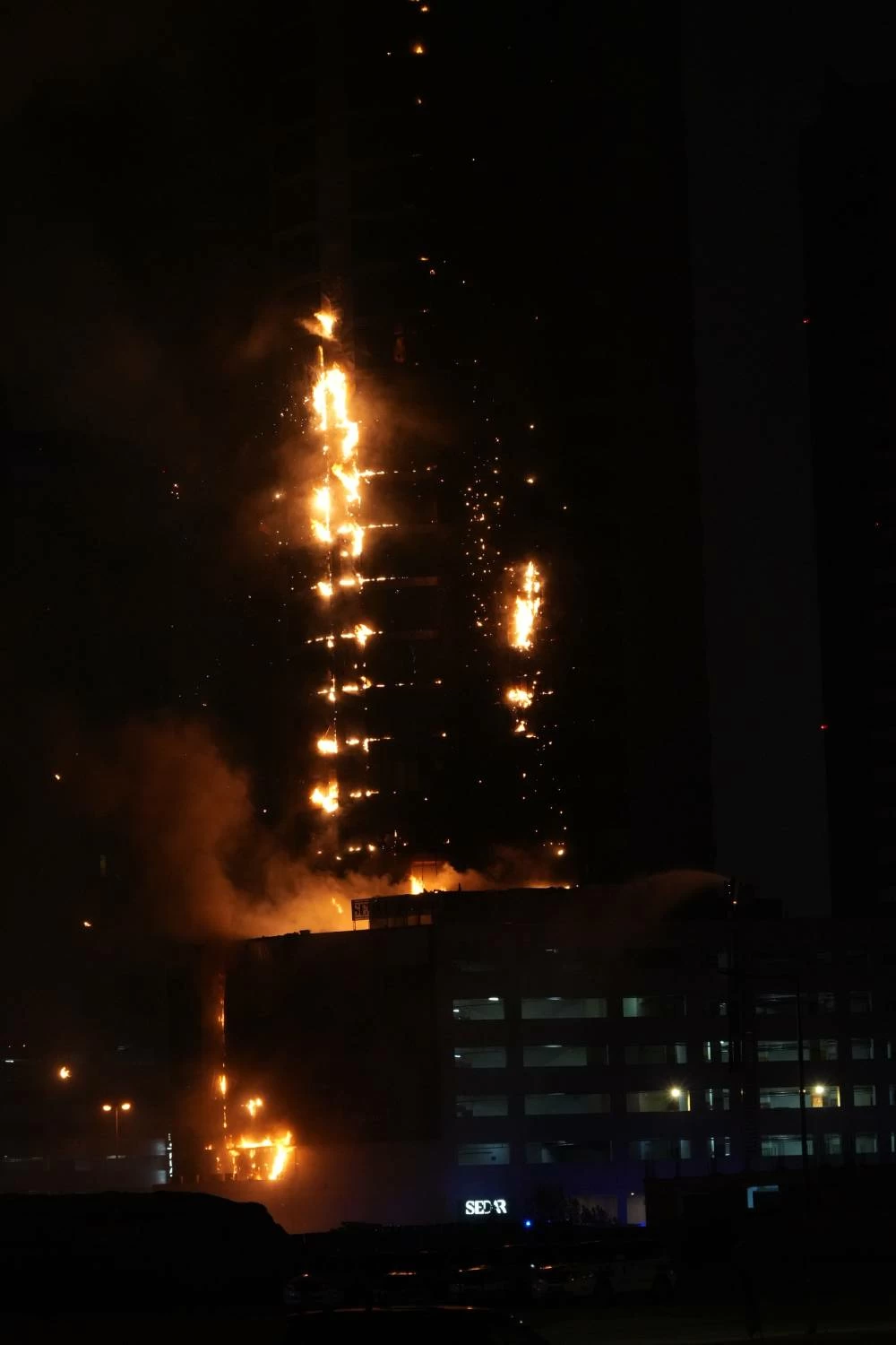 اعتداء غاشم على أحد الأبراج السكنية في ضاحية السيف