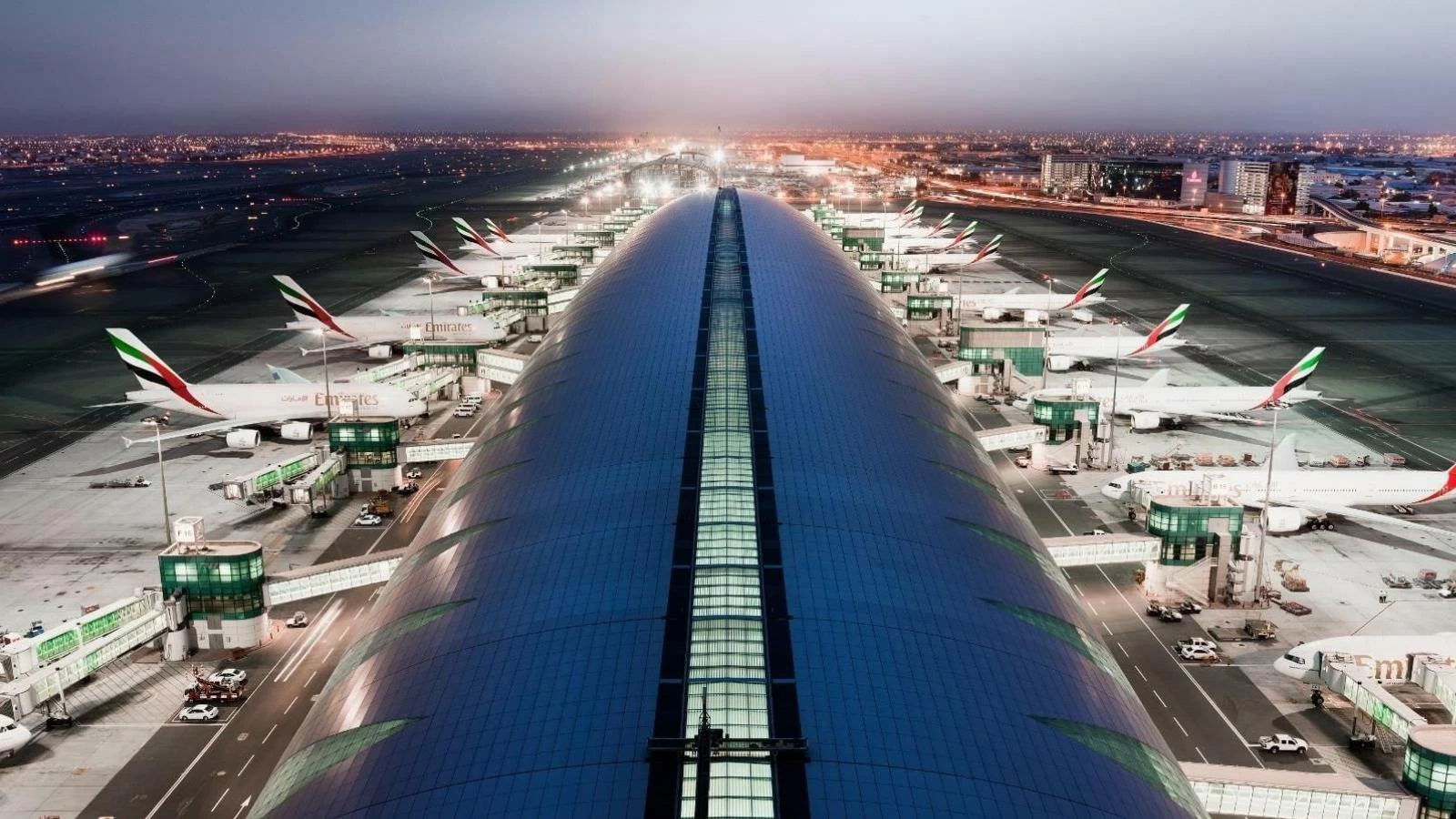 &laquo;وام&raquo;: 4 إصابات في حادث بمطار دبي الدولي