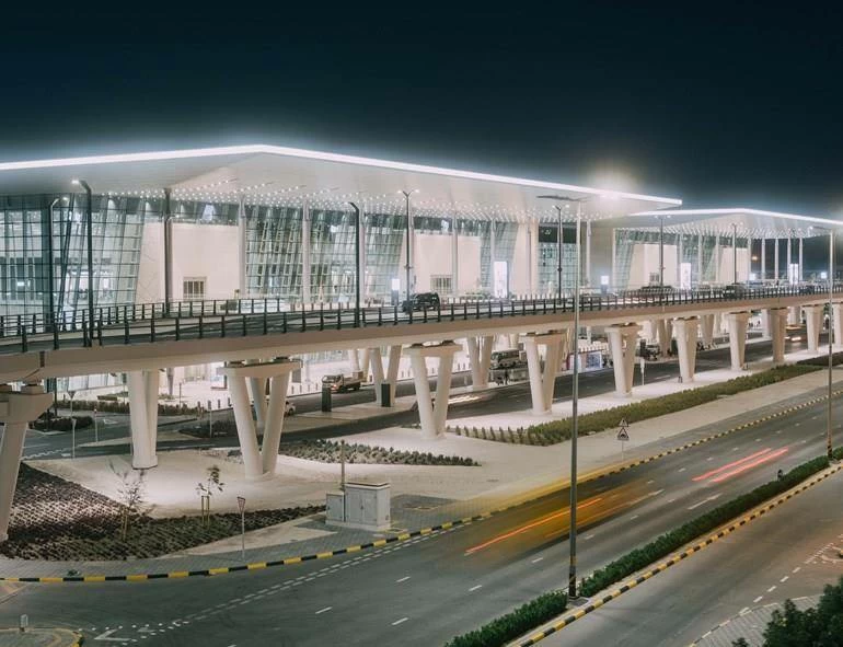 تنفيذ بروتوكولات الاستجابة السريعة فور تعرض مطار البحرين لهجوم بطائرات مسيّرة