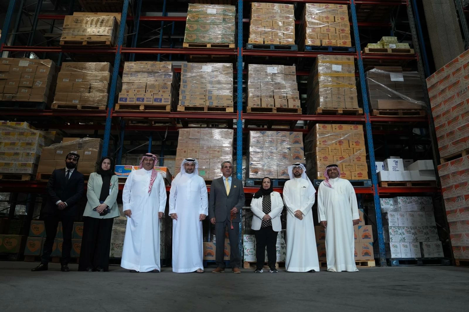 وزير الصناعة يقوم بزيارات تفقدية ويلتقي التجار لمتابعة توافر السلع واستقرار الأسعار