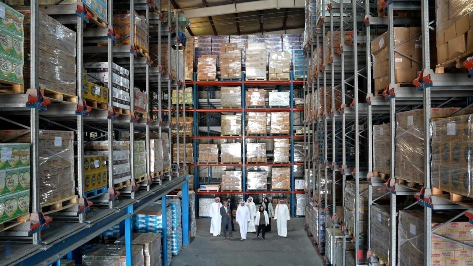 وزير الصناعة يقوم بزيارات تفقدية ويلتقي التجار لمتابعة توافر السلع واستقرار الأسعار