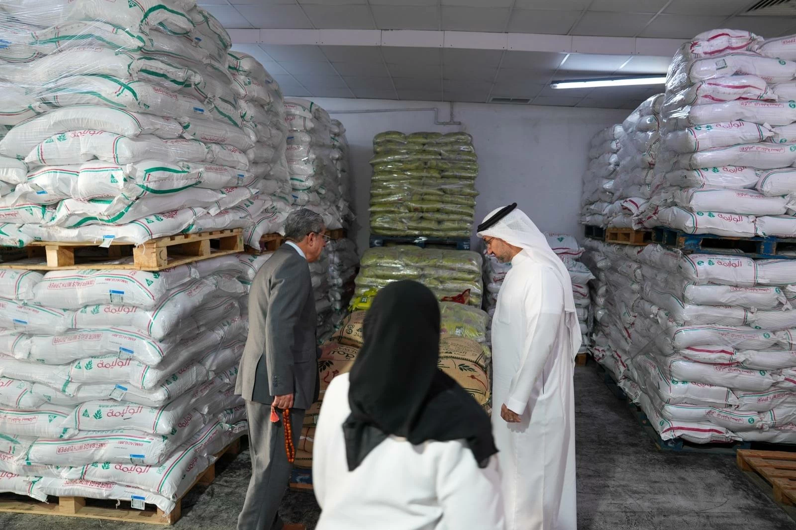 وزير الصناعة يقوم بزيارات تفقدية ويلتقي التجار لمتابعة توافر السلع واستقرار الأسعار