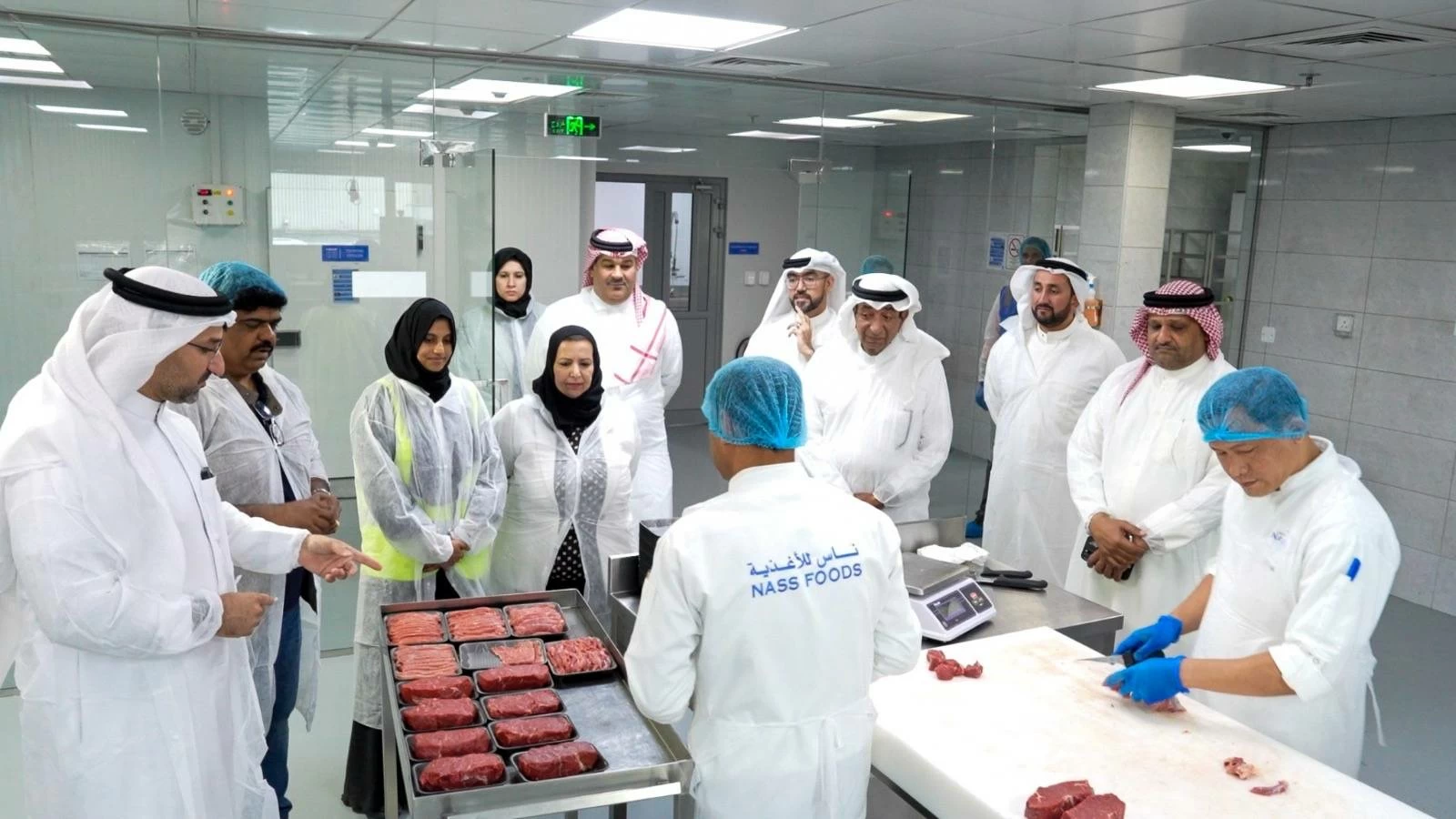 وزير الصناعة يقوم بزيارات تفقدية ويلتقي التجار لمتابعة توافر السلع واستقرار الأسعار