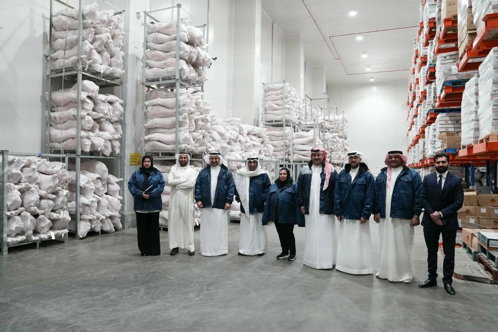 وزير الصناعة يقوم بزيارات تفقدية ويلتقي التجار لمتابعة توافر السلع واستقرار الأسعار في ظل المستجدات الراهنة