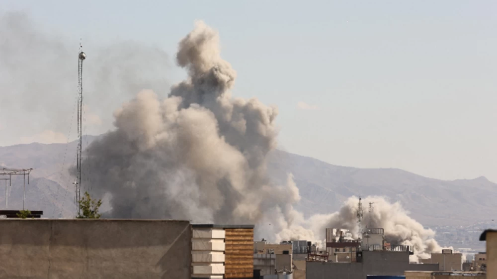 الجيش الإسرائيلي يستهدف هيئة الإذاعة والتلفزيون الإيرانية