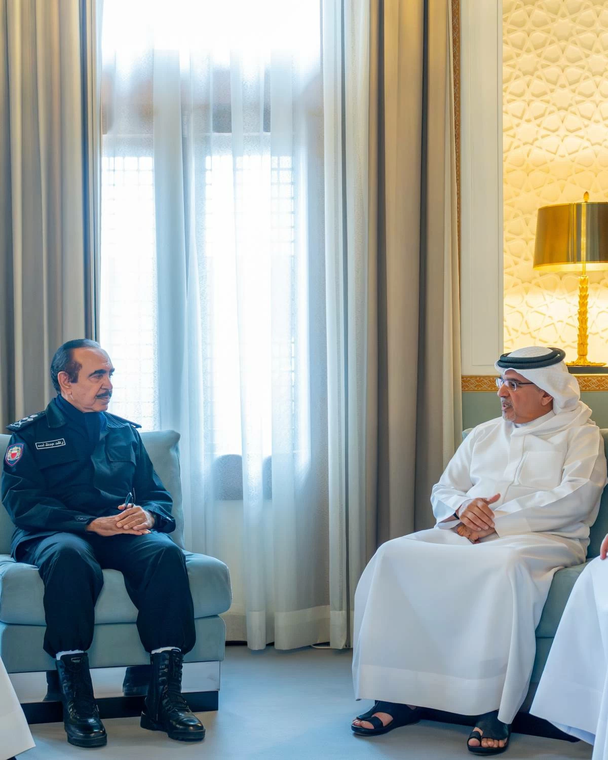 ولي العهد رئيس الوزراء يطلع على  الأوضاع الأمنية والصحية والتجارية والخدمات البلدية