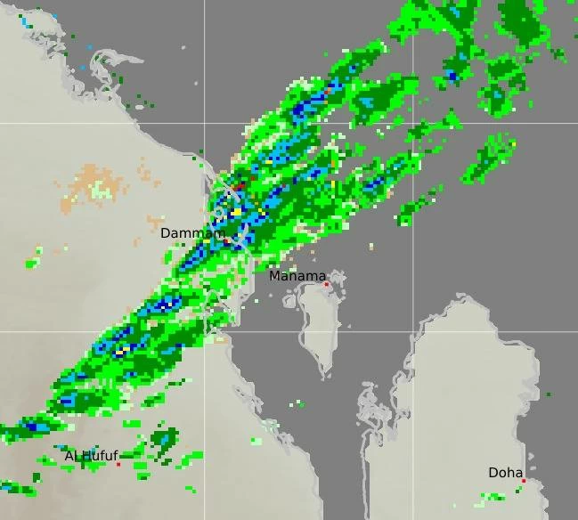 رصد لسحب ممطرة تقترب من البحرين