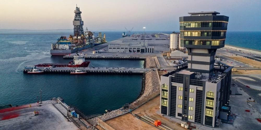 تعرض خزانات الوقود بميناء الدقم التجاري للاستهداف بعدد من المسيّرات