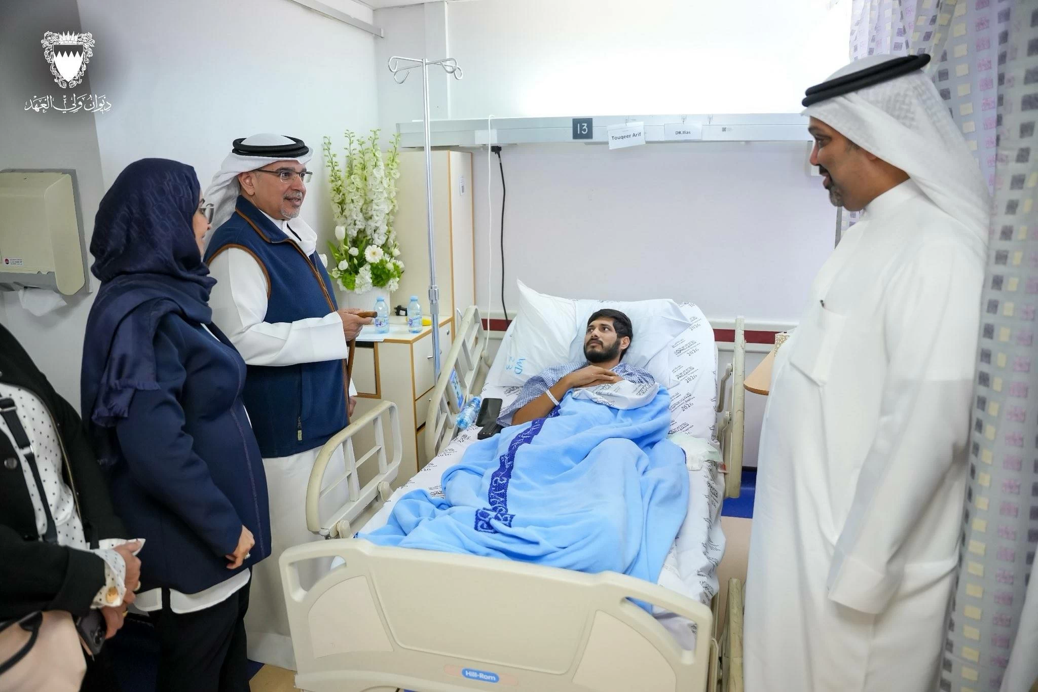 ولي العهد رئيس مجلس الوزراء يطمئن على المصابين في مجمع السلمانية الطبي