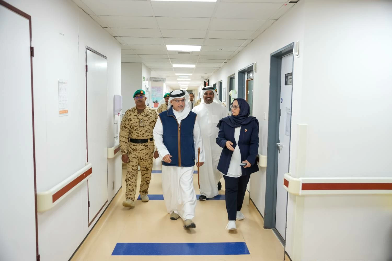 ولي العهد رئيس مجلس الوزراء يطمئن على المصابين في مجمع السلمانية الطبي