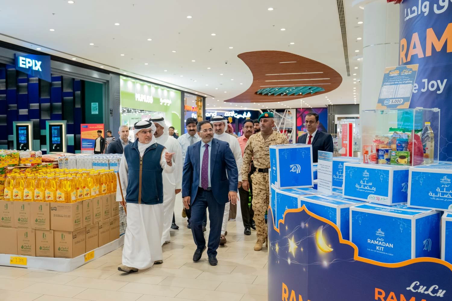 ولي العهد رئيس الوزراء يقوم بزياراتٍ ميدانية للأسواق التجارية للاطمئنان على توفر السلع