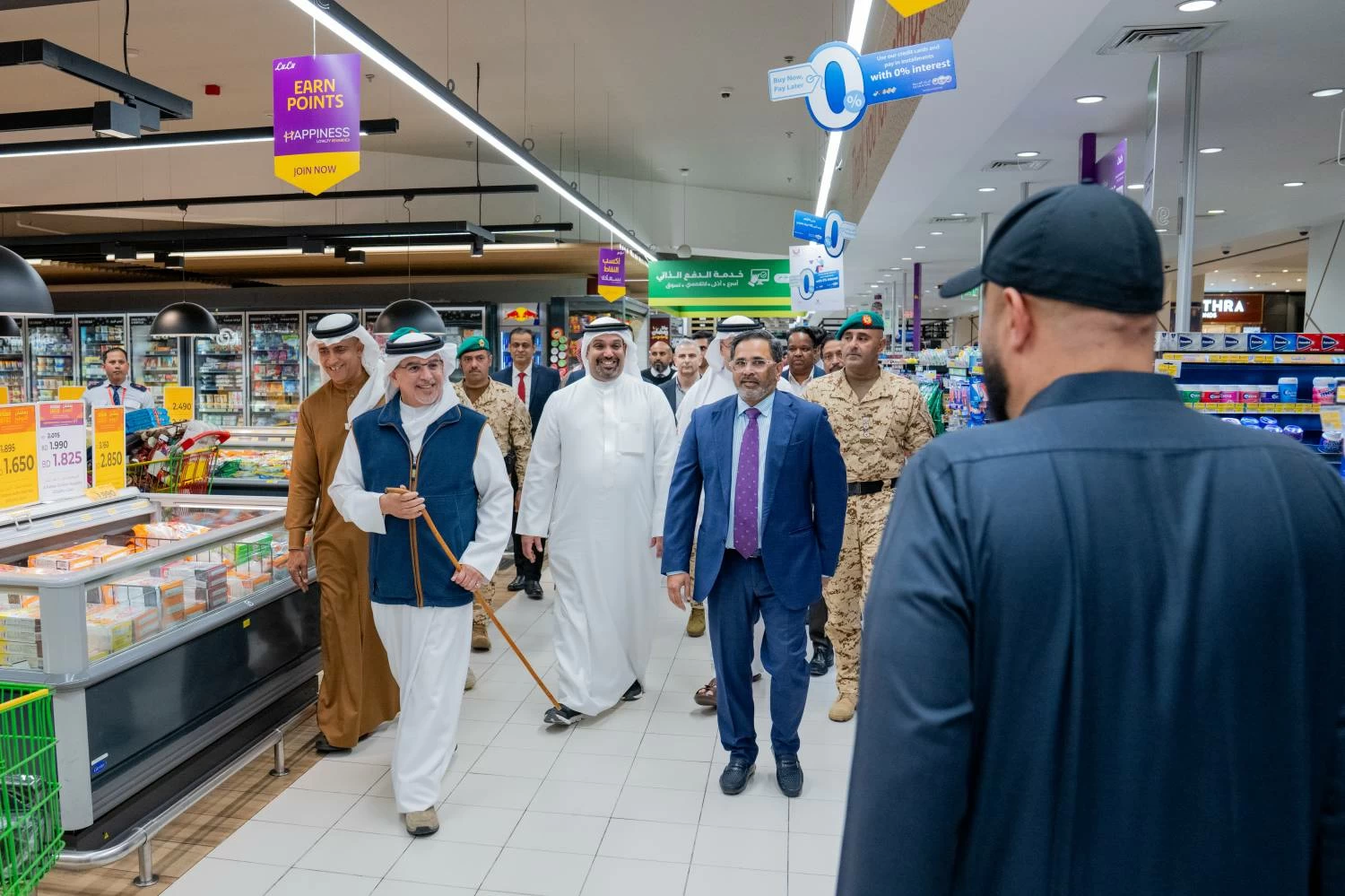 ولي العهد رئيس الوزراء يقوم بزياراتٍ ميدانية للأسواق التجارية للاطمئنان على توفر السلع