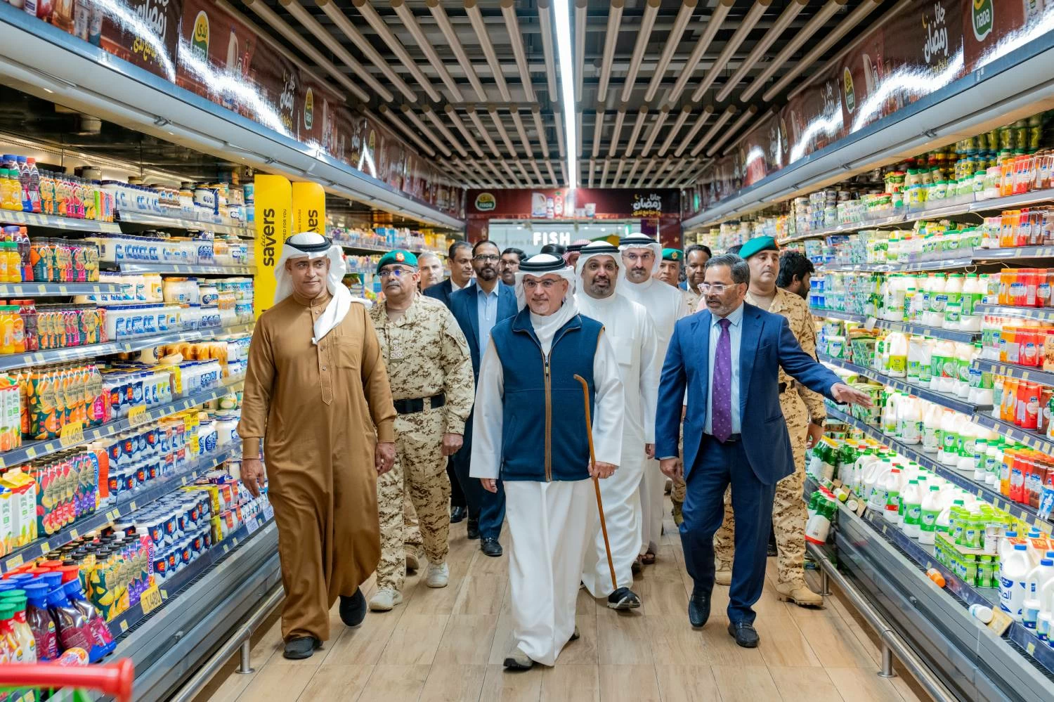 ولي العهد رئيس الوزراء يقوم بزياراتٍ ميدانية للأسواق التجارية للاطمئنان على توفر السلع