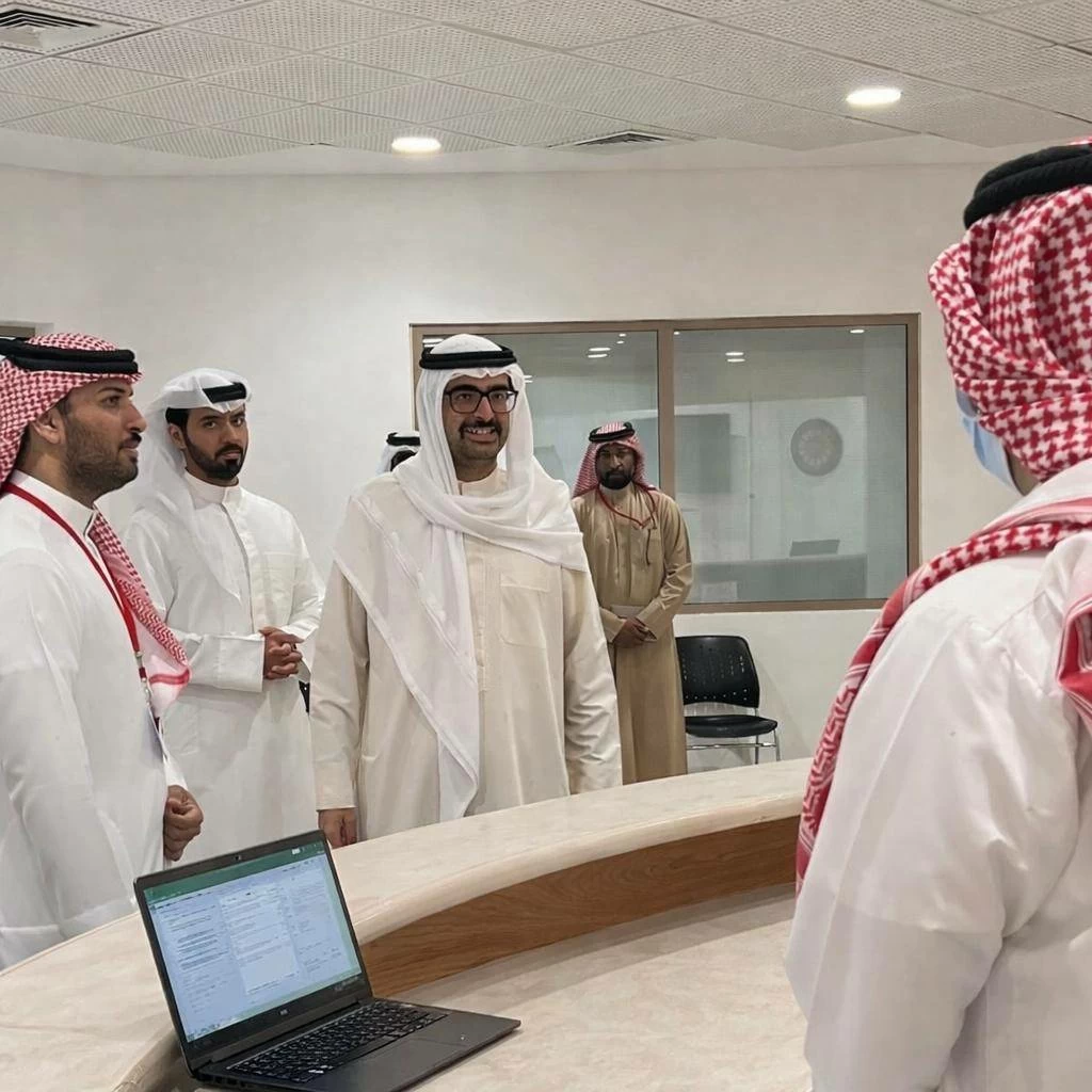 محافظ الجنوبية يتفقد مراكز الإيواء ويطلع على جاهزيتها