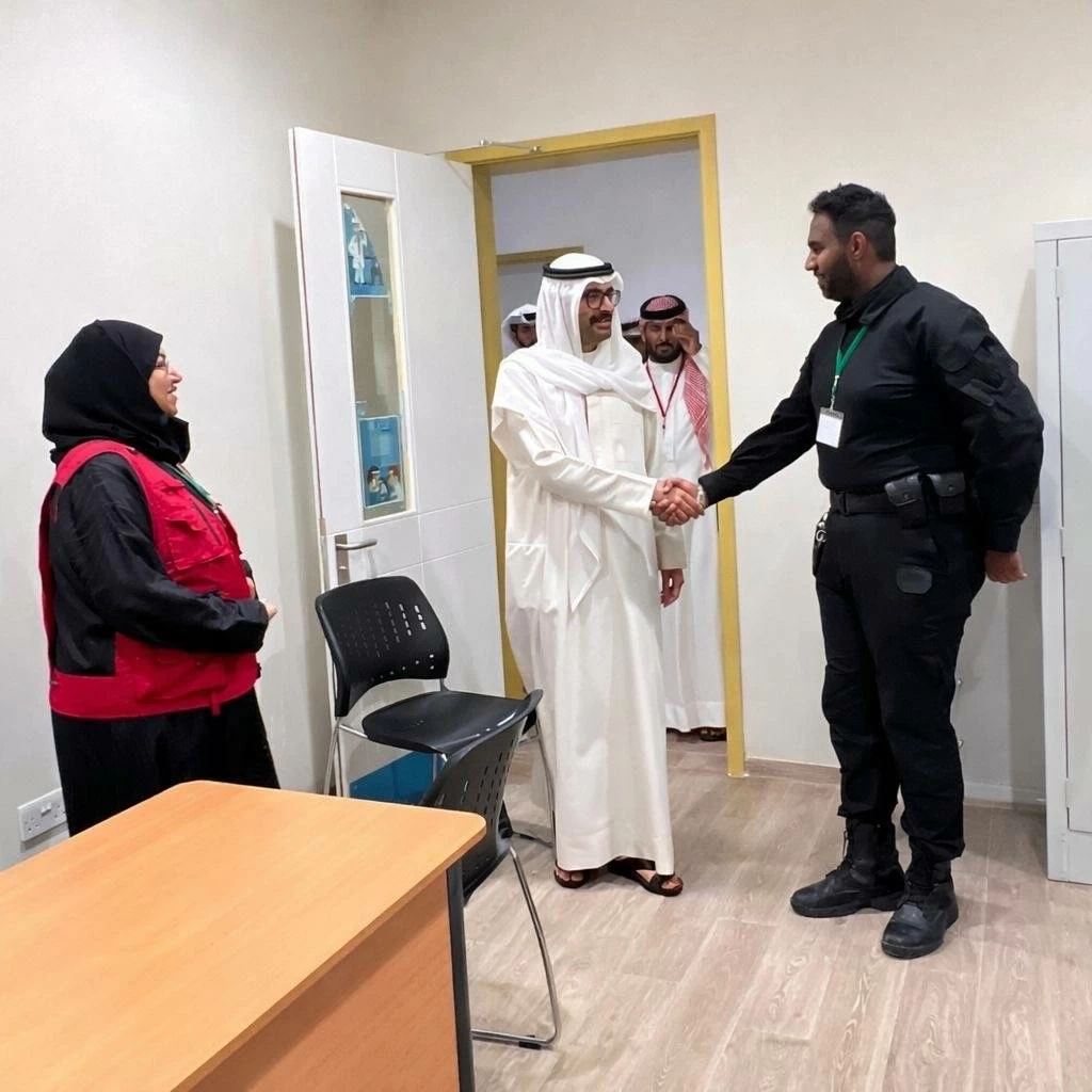 محافظ الجنوبية يتفقد مراكز الإيواء ويطلع على جاهزيتها