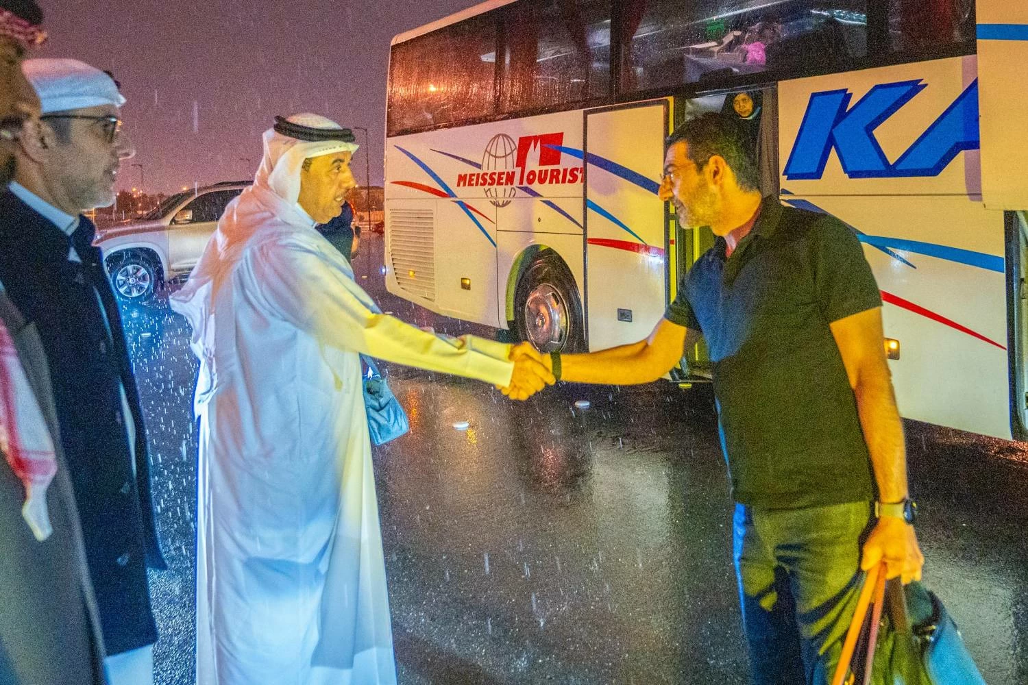 وزارة الخارجية تُيسر عودة المواطنين البحرينيين في الخارج عبر المنافذ البرية