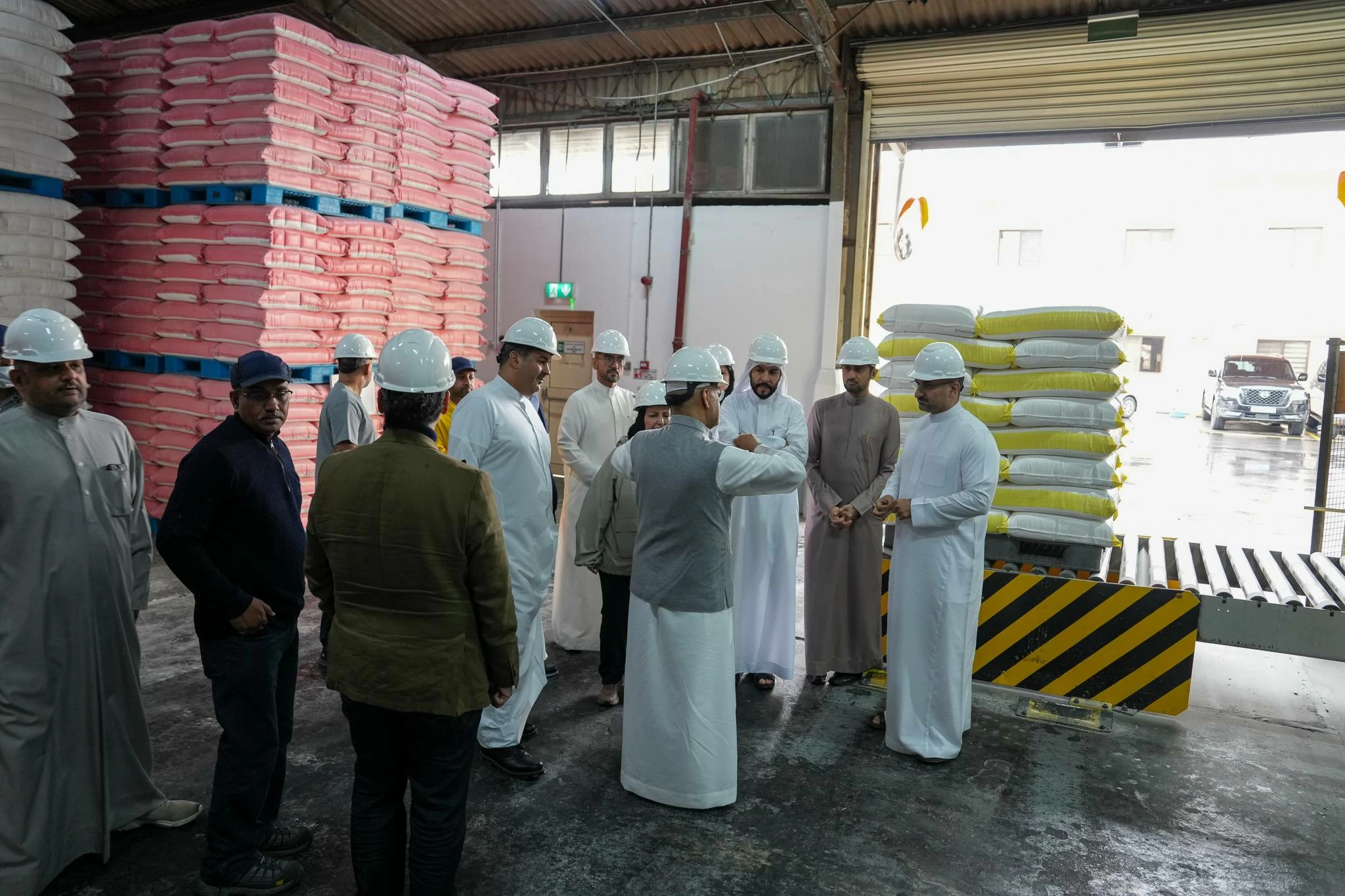 وزير الصناعة يزور شركة البحرين لمطاحن الدقيق