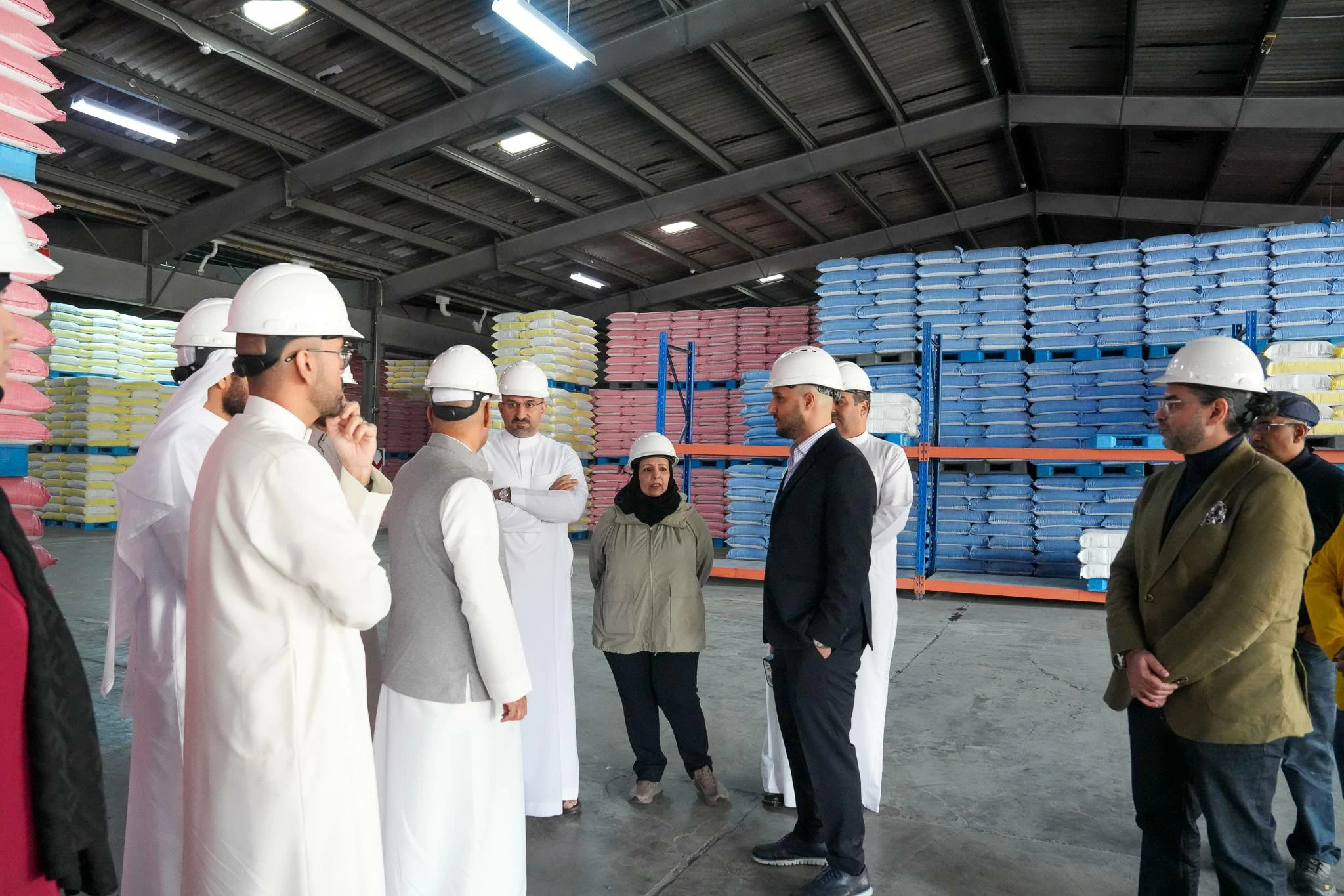وزير الصناعة يزور شركة البحرين لمطاحن الدقيق
