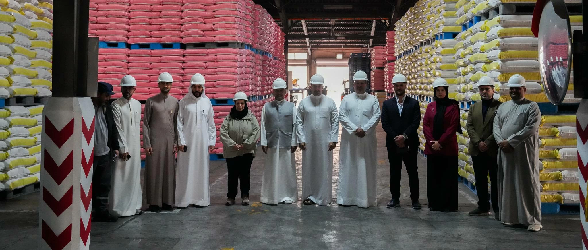 وزير الصناعة يزور شركة البحرين لمطاحن الدقيق