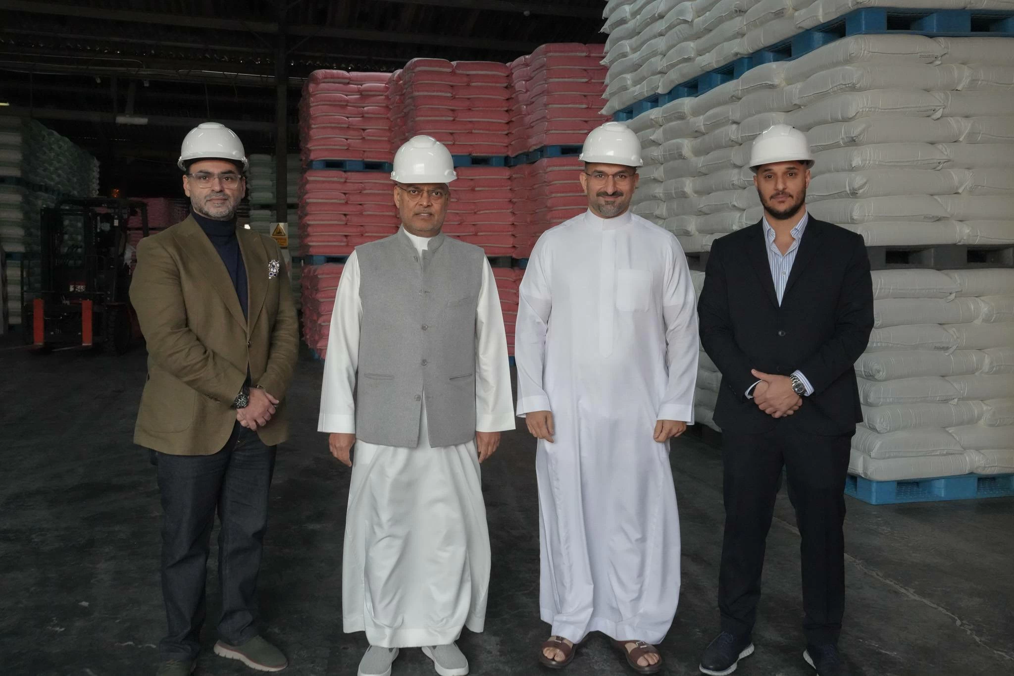 وزير الصناعة يزور شركة البحرين لمطاحن الدقيق