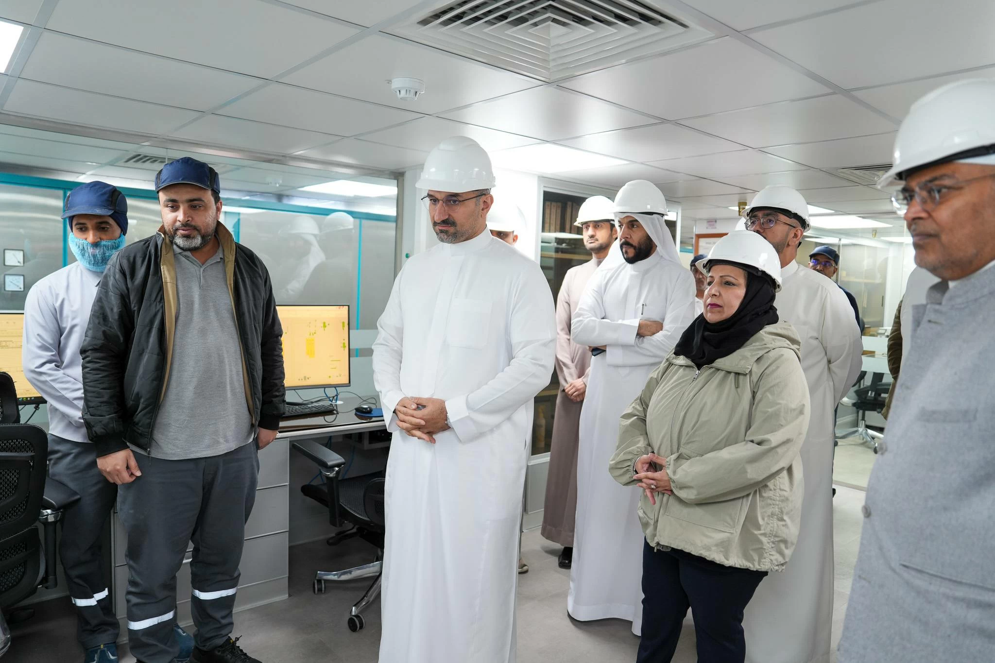 وزير الصناعة يزور شركة البحرين لمطاحن الدقيق