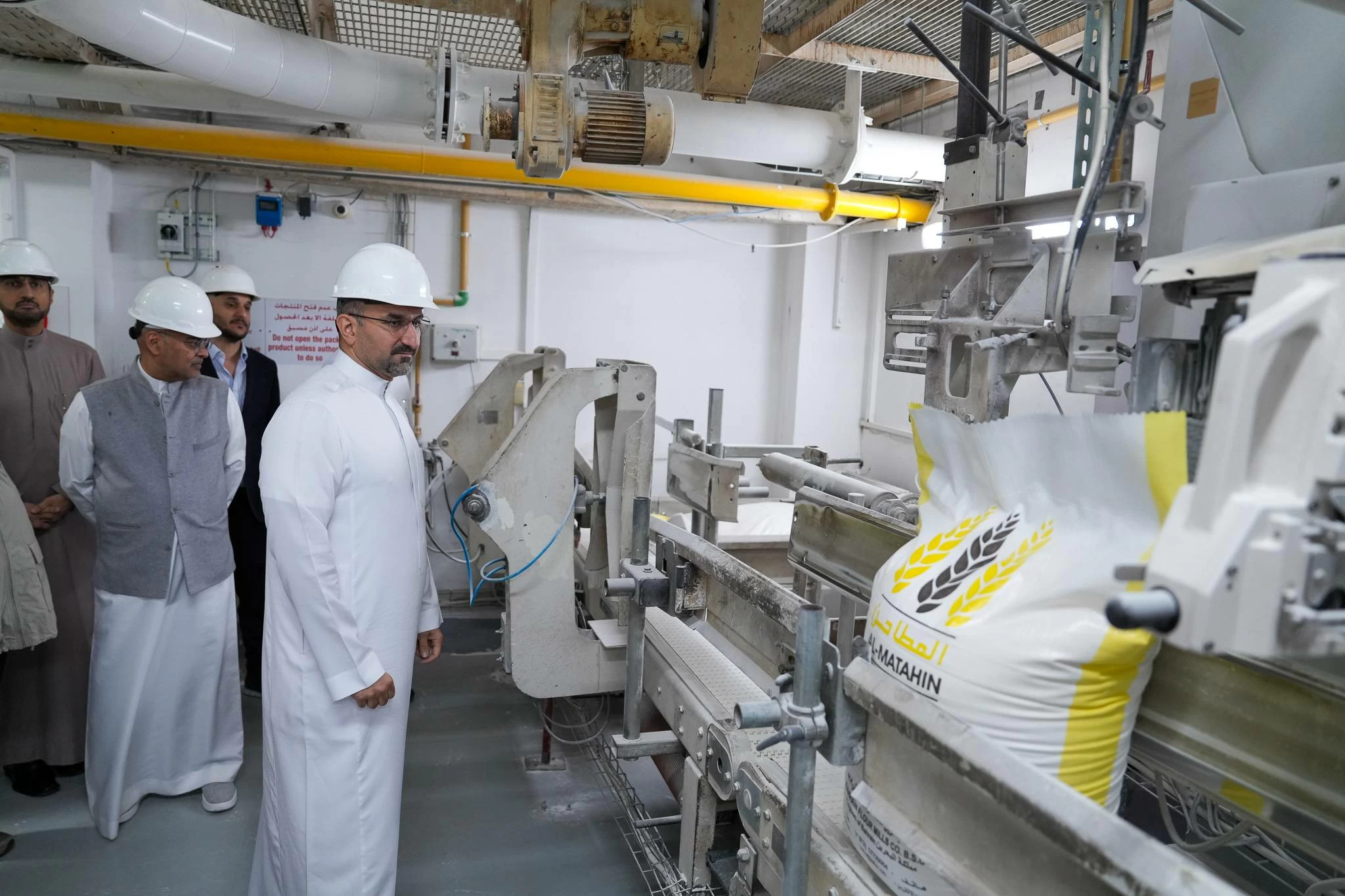 وزير الصناعة يزور شركة البحرين لمطاحن الدقيق