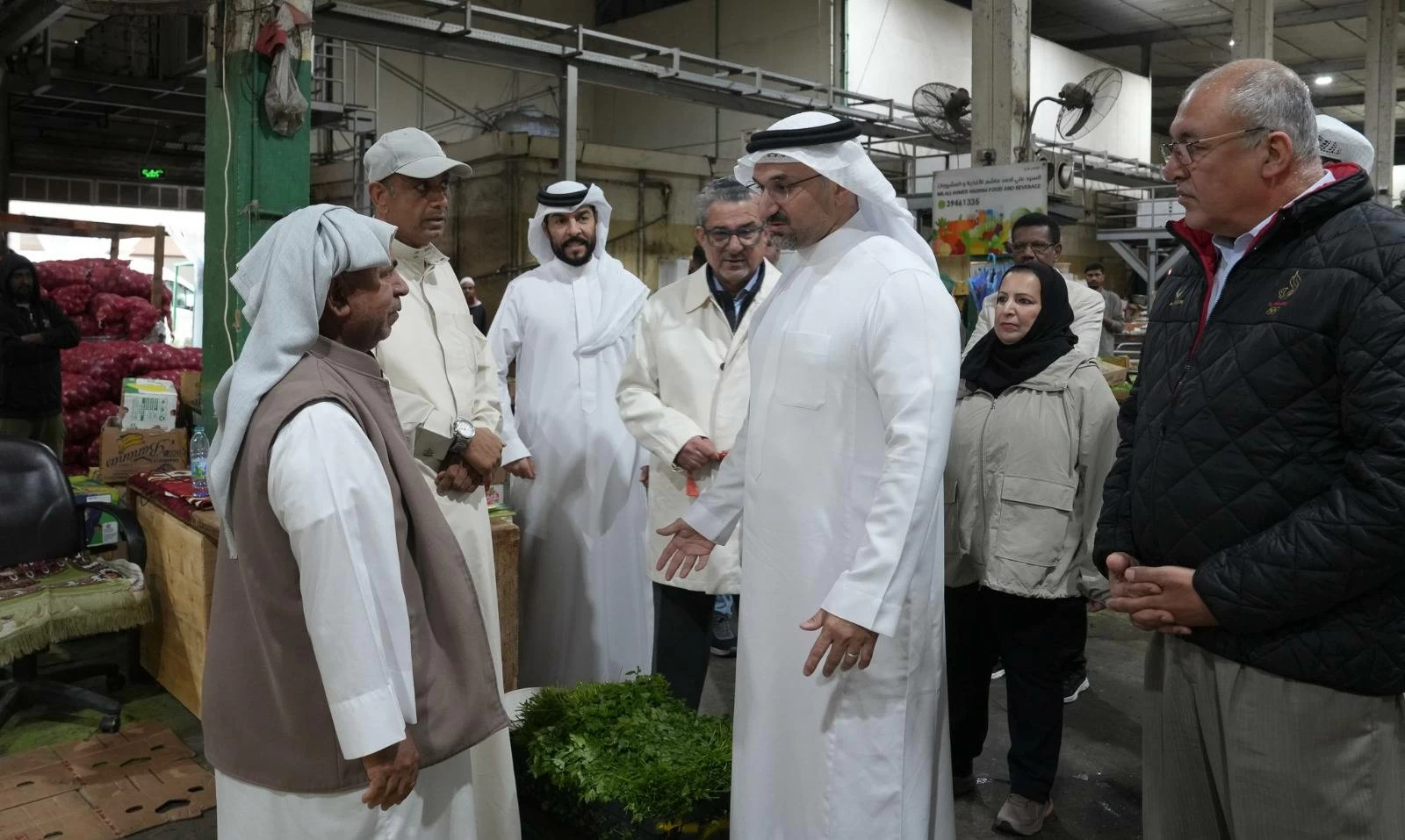 وزير الصناعة : تعزيز التعاون مع القطاع الخاص وتكثيف الرقابة لضمان وفرة السلع