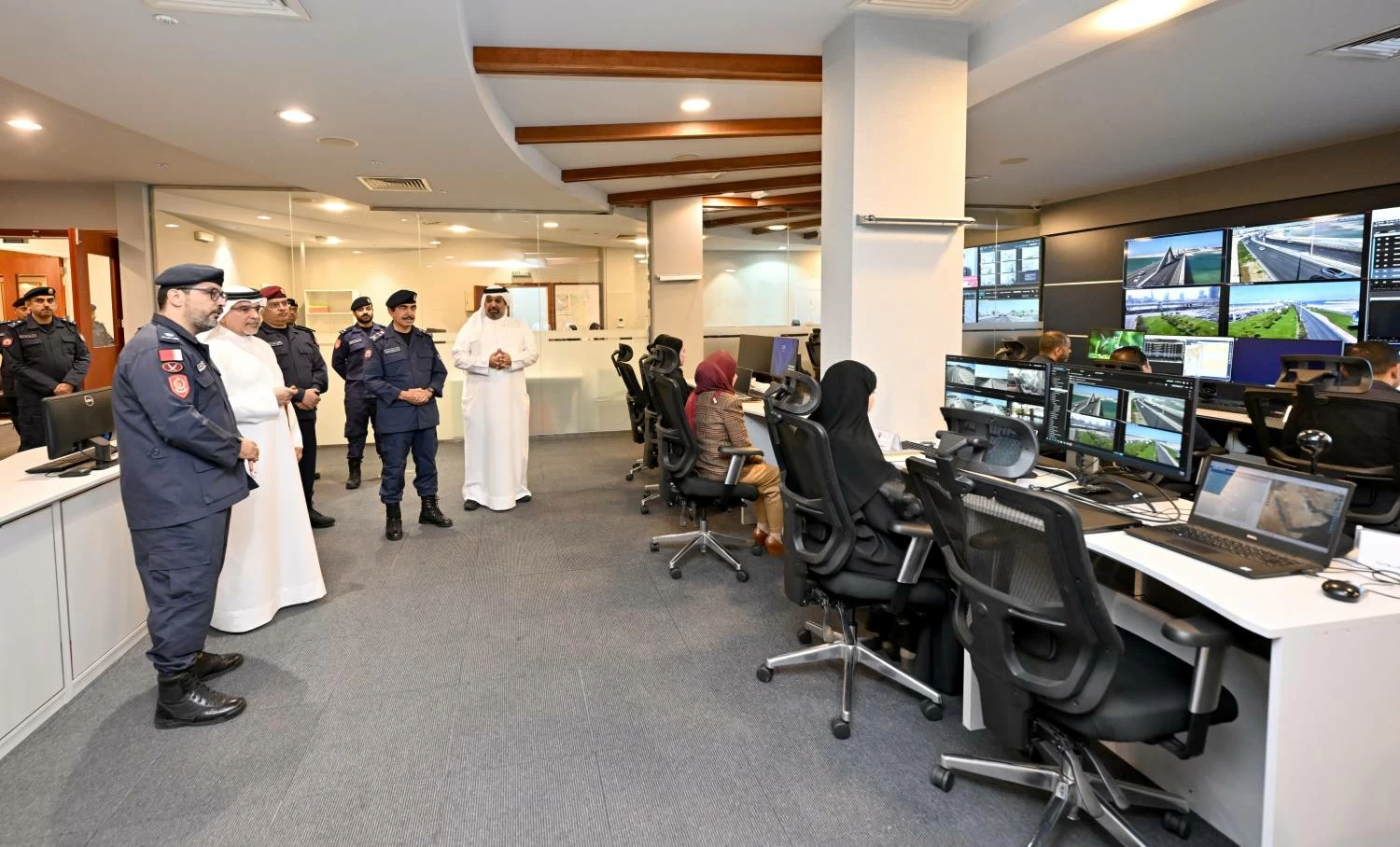 ولي العهد رئيس الوزراء يزور "الدفاع المدني" و"الوطني لإدارة الطوارىء المدنية"