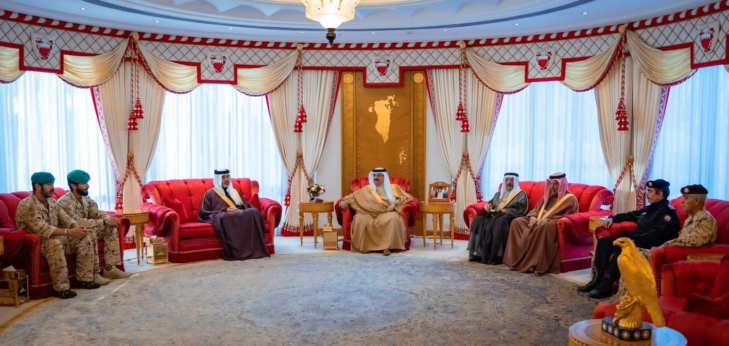 الملك القائد الأعلى للقوات المسلحة يستقبل القائد العام  ووزير الداخلية