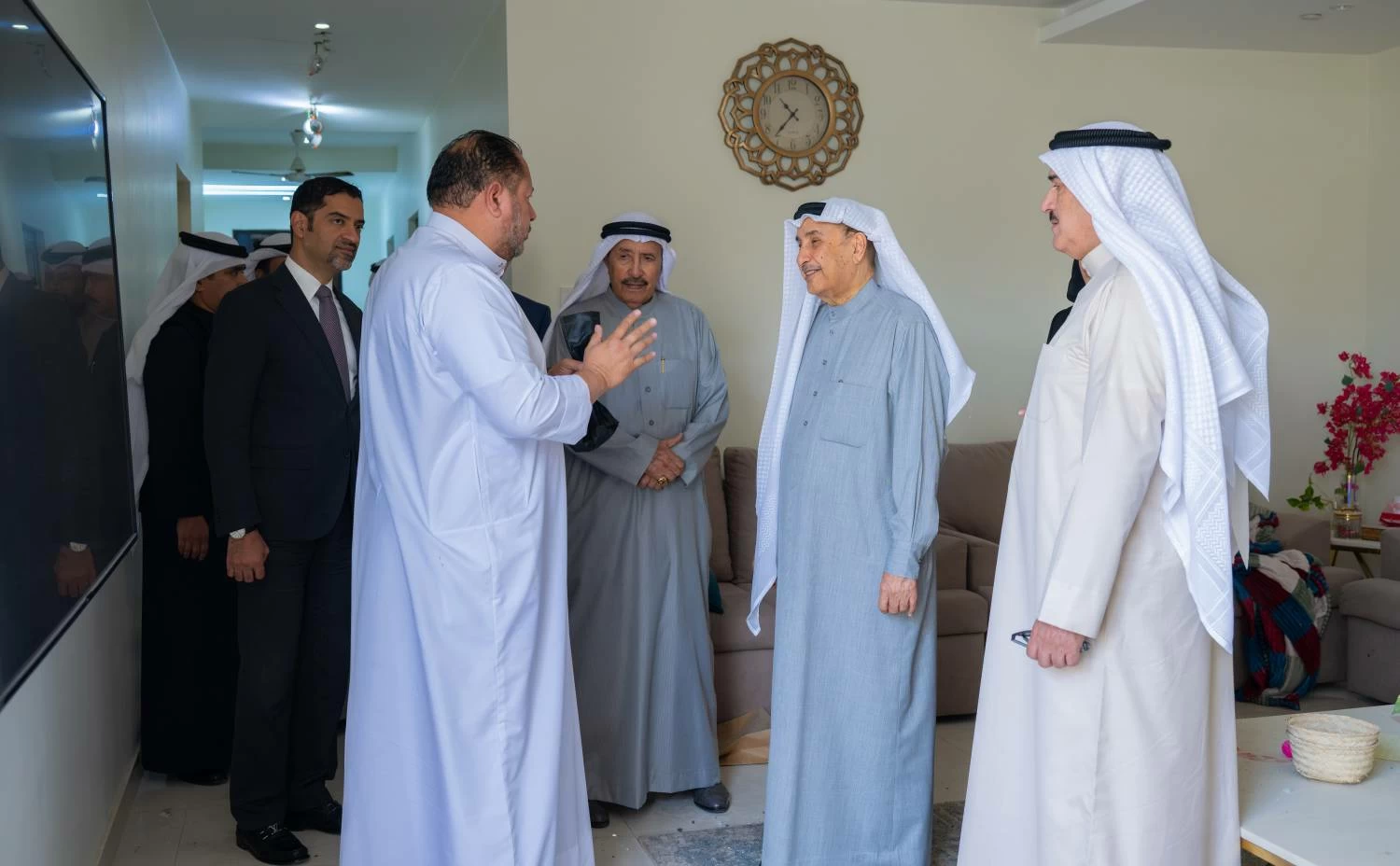 خالد بن عبدالله: ولي العهد رئيس الوزراء يأمر بتكفل الحكومة بمعالجة أضرار منازل المواطنين بـ"الحد الإسكانية"