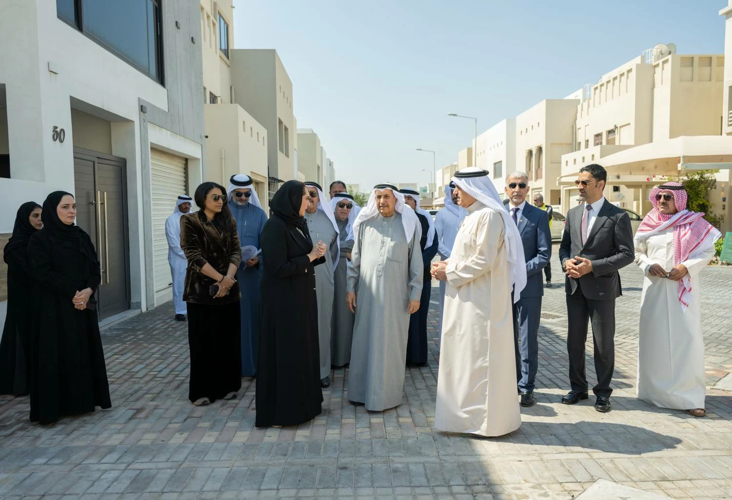 خالد بن عبدالله: ولي العهد رئيس الوزراء يأمر بتكفل الحكومة بمعالجة أضرار منازل المواطنين بـ"الحد الإسكانية"