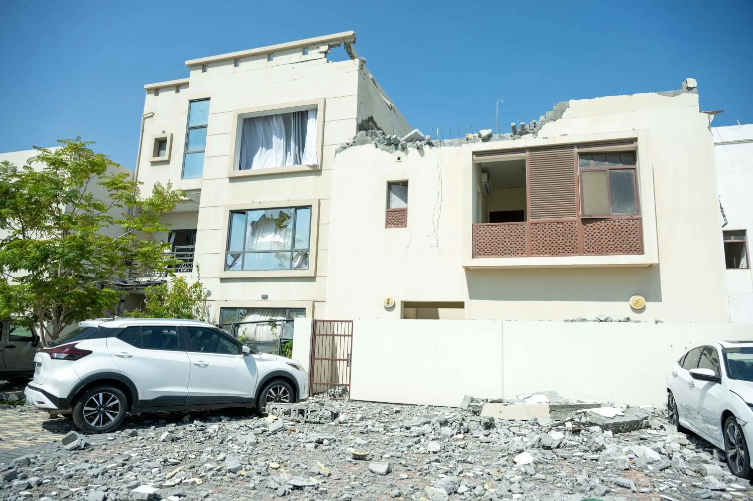 خالد بن عبدالله: ولي العهد رئيس الوزراء يأمر بتكفل الحكومة بمعالجة أضرار منازل المواطنين بـ"الحد الإسكانية"