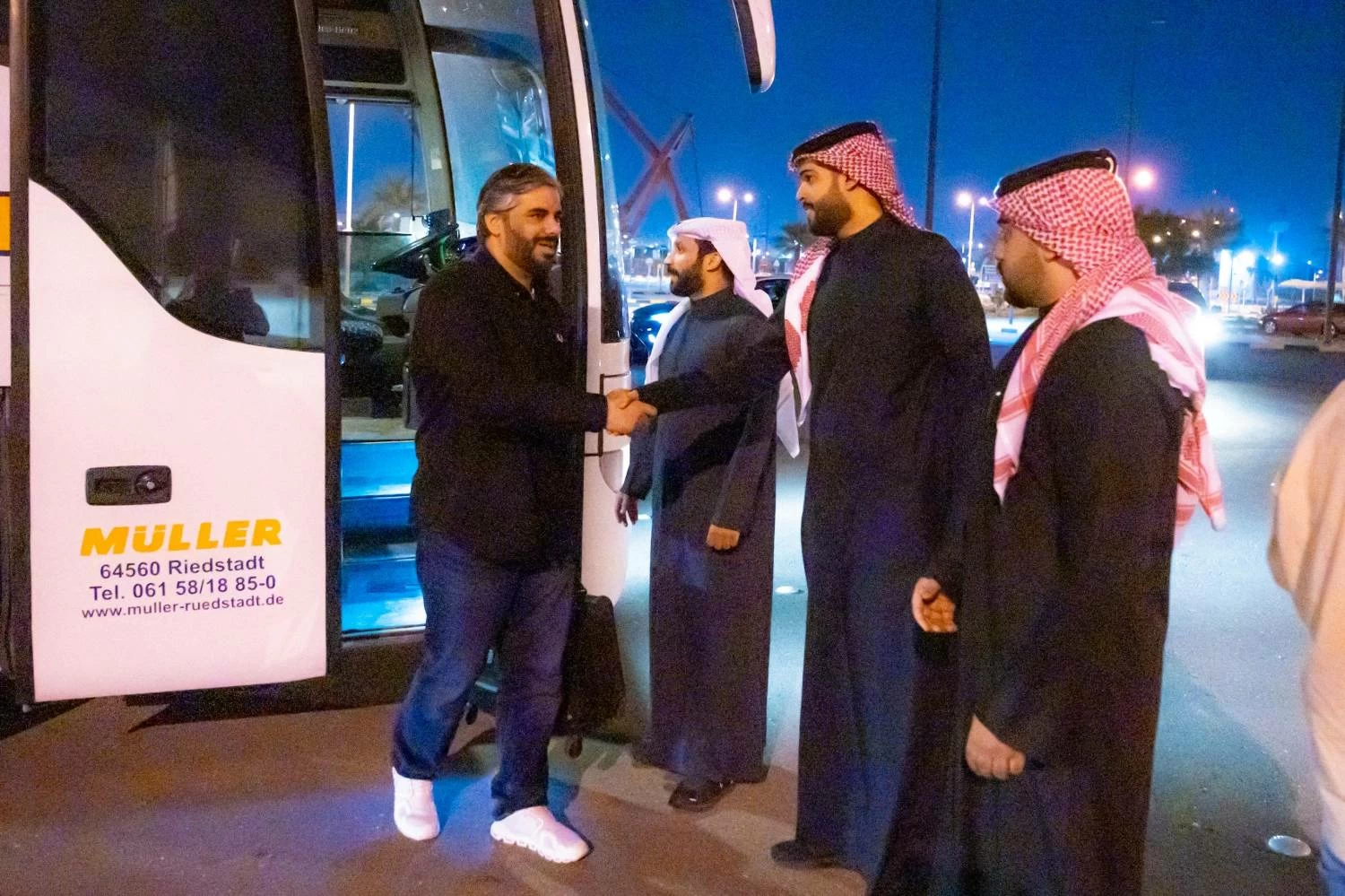 وزارة الخارجية تواصل تسهيل عودة المواطنين البحرينيين في الخارج عبر المنافذ البرية