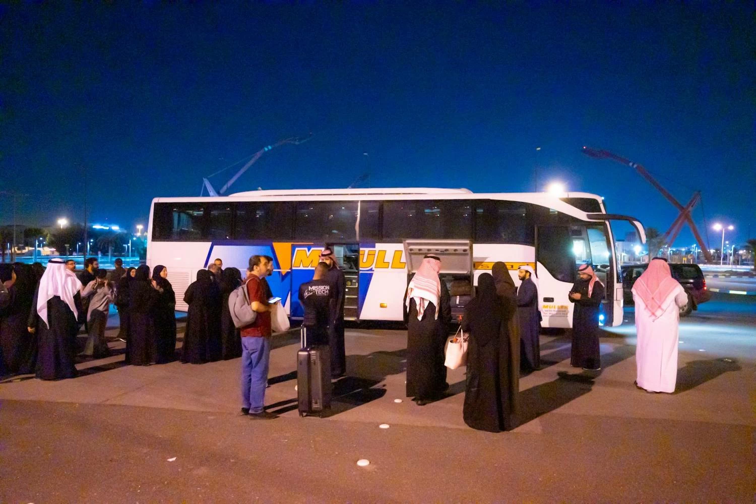 وزارة الخارجية تواصل تسهيل عودة المواطنين البحرينيين في الخارج عبر المنافذ البرية