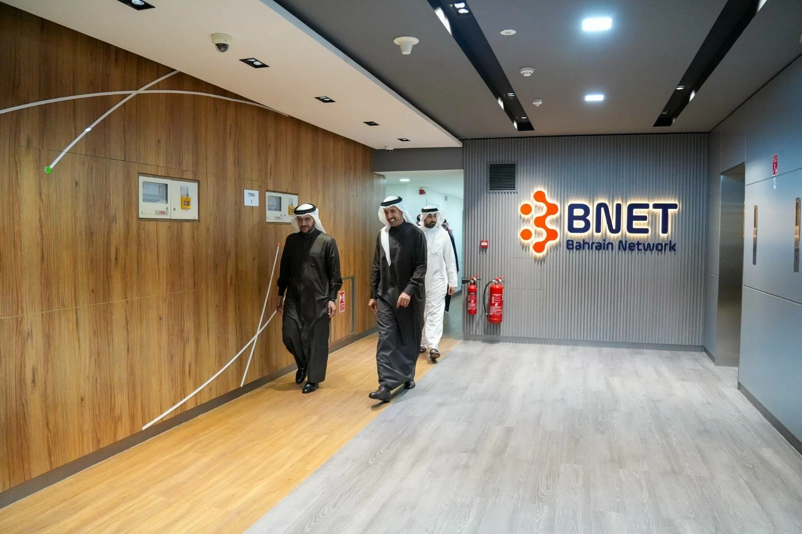 وزير المواصلات يزور عدد من شركات الاتصالات