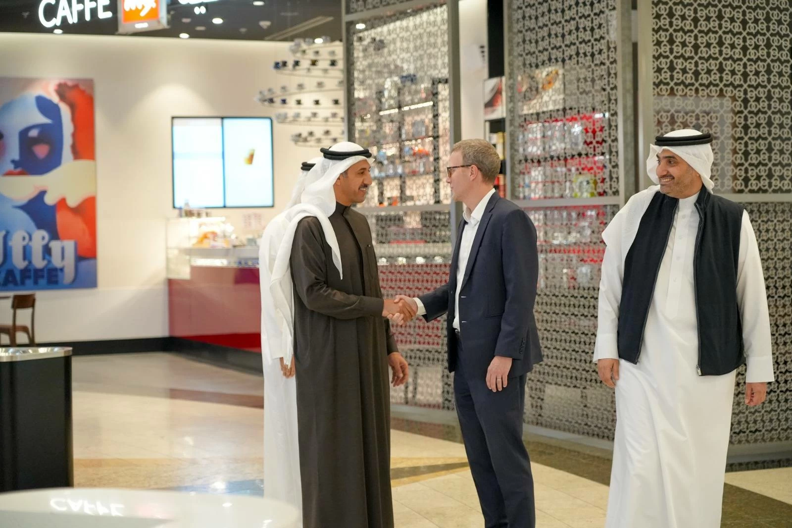 وزير المواصلات يزور عدد من شركات الاتصالات